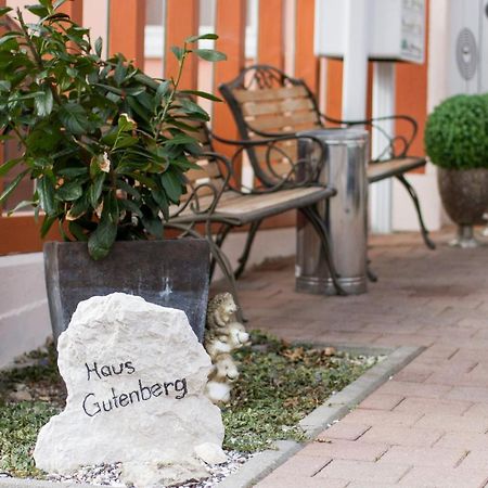 Hotel Garni Haus Zum Gutenberg Hallbergmoos Luaran gambar