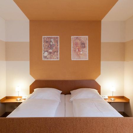 Hotel Garni Haus Zum Gutenberg Hallbergmoos Luaran gambar