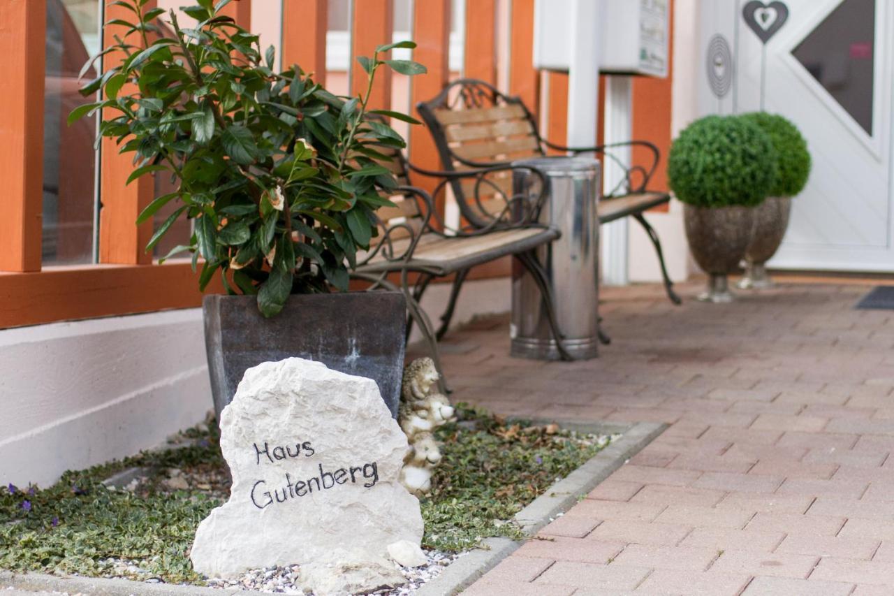Hotel Garni Haus Zum Gutenberg Hallbergmoos Luaran gambar